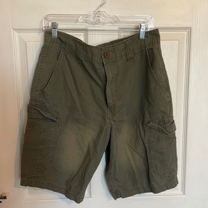Great Northwest Mens Cargo Shorts. Size 32.
